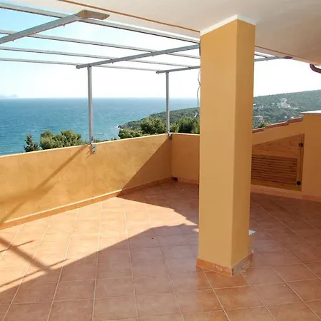 Rifinito Con Veranda Vista Mare A C65